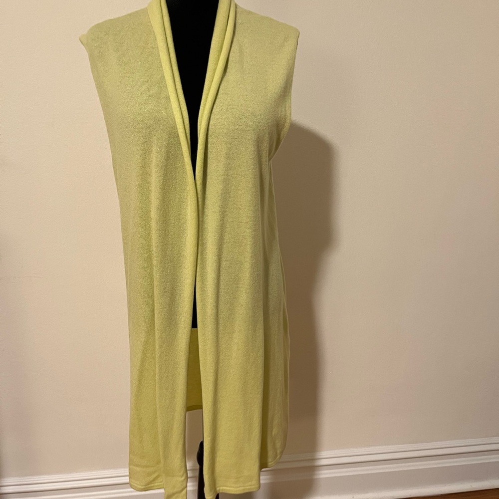 Cardigan size M Tahari cashmere